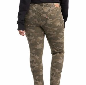 Levi's 311 shaping, skinny jean. Green Camo.